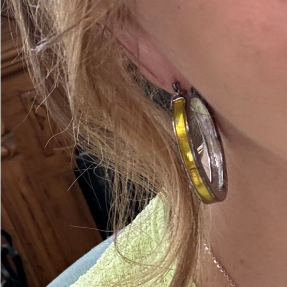 💝 RARE! VTG *Givenchy* 1.5” Yellow Inlaid Enamel Hoop Earrings READ - Picture 4 of 14